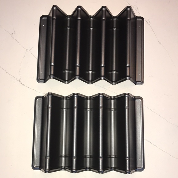 Pampered Chef V-Shaped Baking Pan Set - Picture 5 of 6